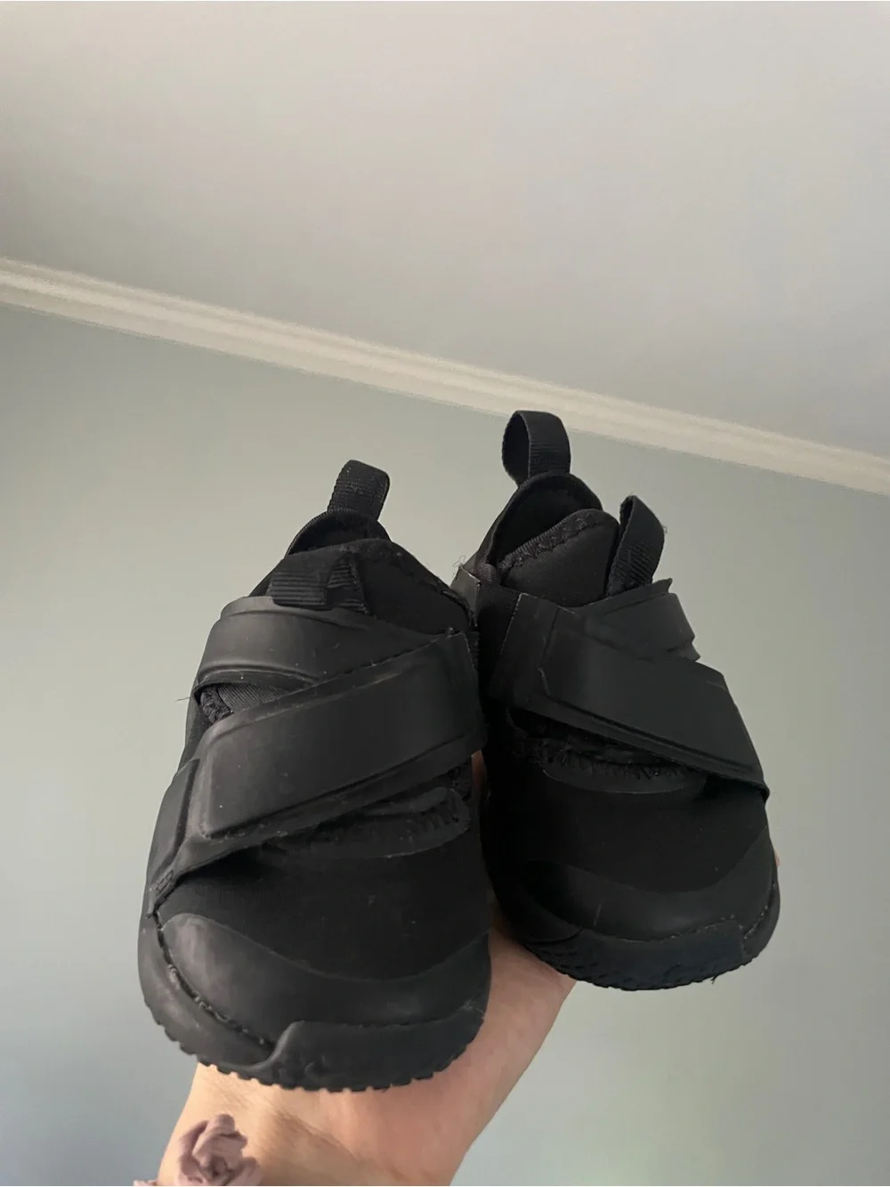 Nike Kids Black Hook-and-Loop Athletic Sneakers